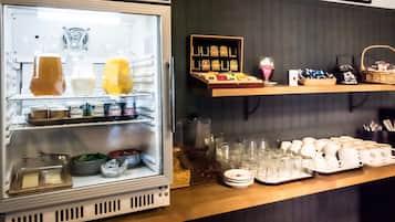 Café da manhã com buffet todos os dias (EUR 8.5 por pessoa)