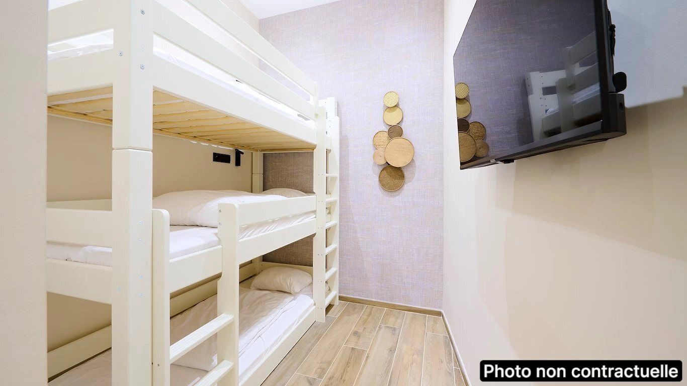 Family Room | Minibar, soundproofing, free WiFi, bed sheets