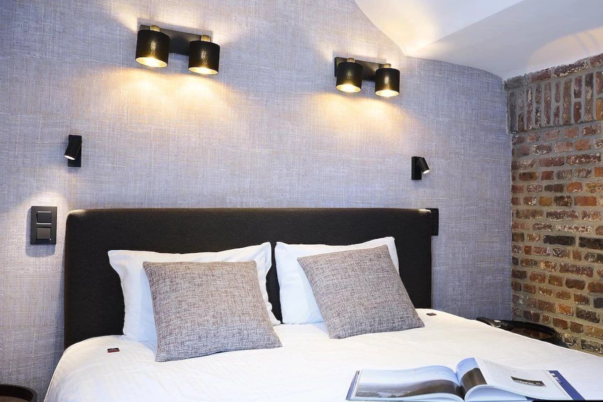 Minibar, sistema de insonorización, wifi gratis y ropa de cama 