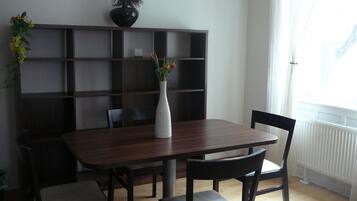 Departamento de lujo, 1 habitación, balcón | Servicio de comidas a la habitación