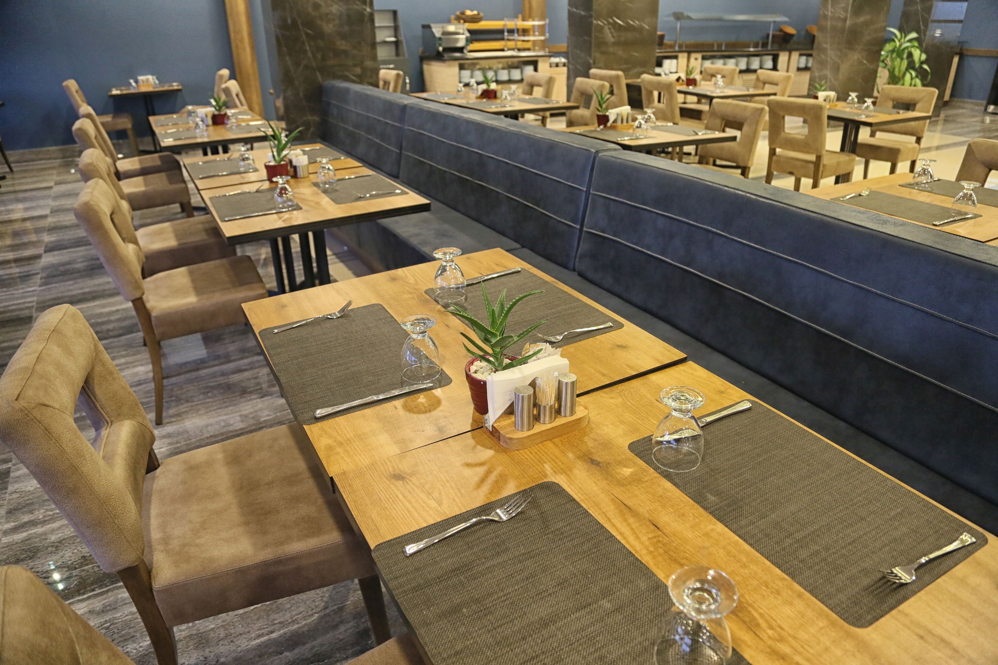 Breakfast, lunch and dinner served