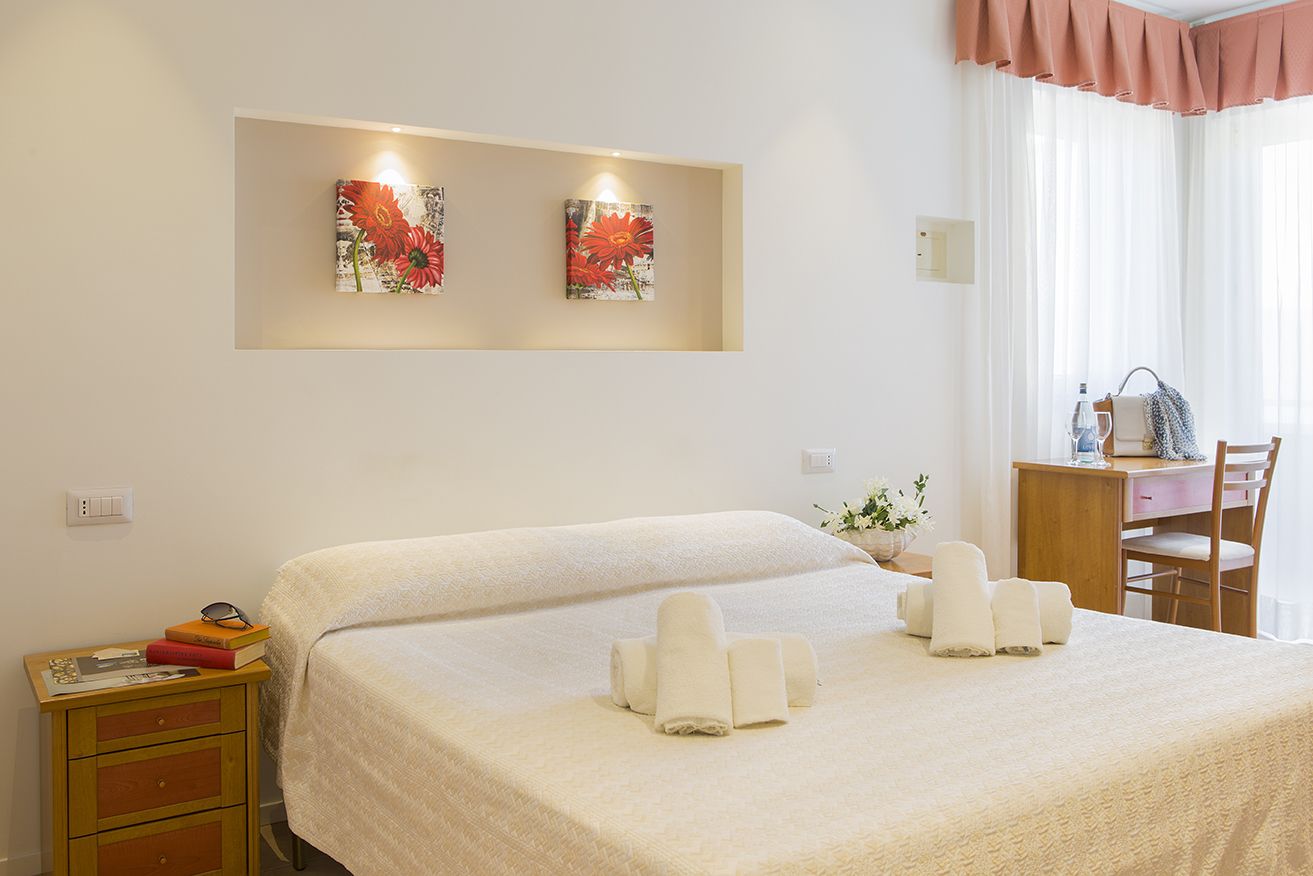 standard double room | in-room safe, desk, soundproofing, free wifi