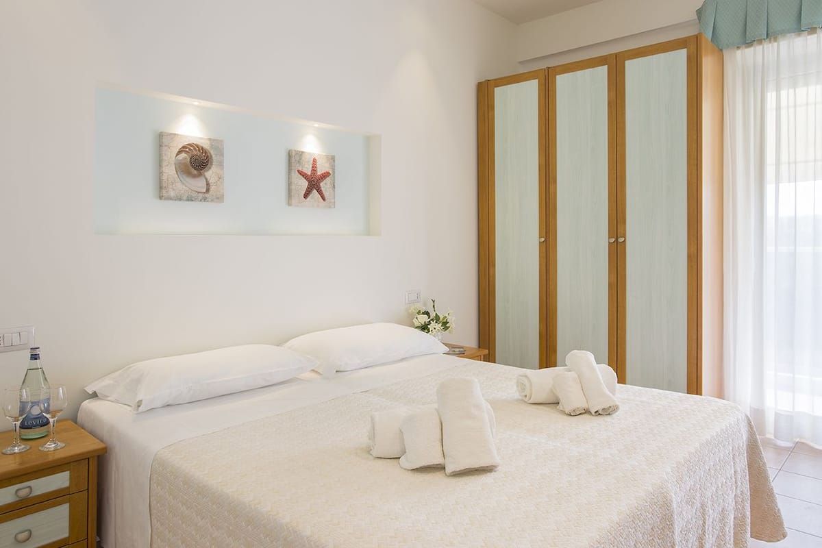 In-room safe, desk, soundproofing, free WiFi