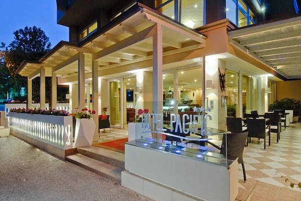 ด้านหน้าที่พัก