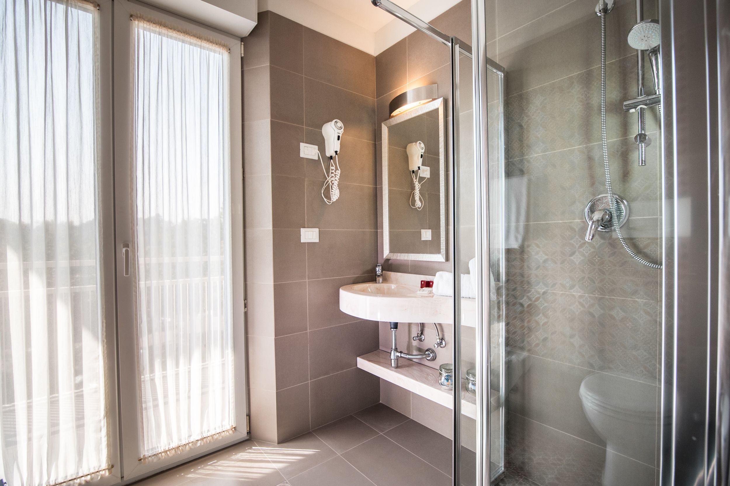 shower, free toiletries, hair dryer, towels