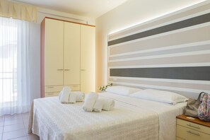 Standard-Doppel- oder -Zweibettzimmer | Allergikerbettwaren, Zimmersafe, Schreibtisch, kostenloses WLAN