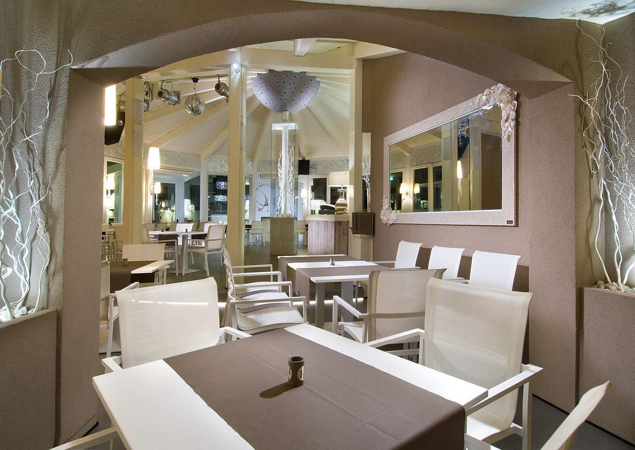 dinner and brunch served, international cuisine