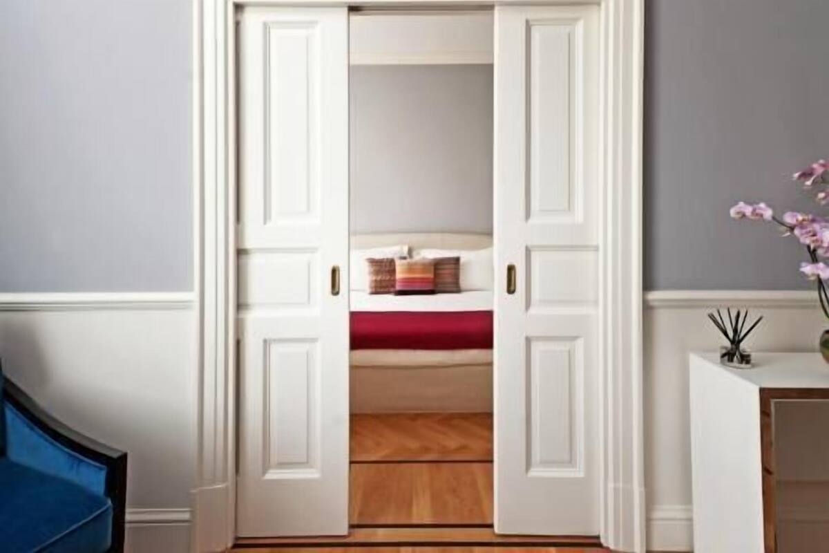 Caja de seguridad en la habitación y escritorio