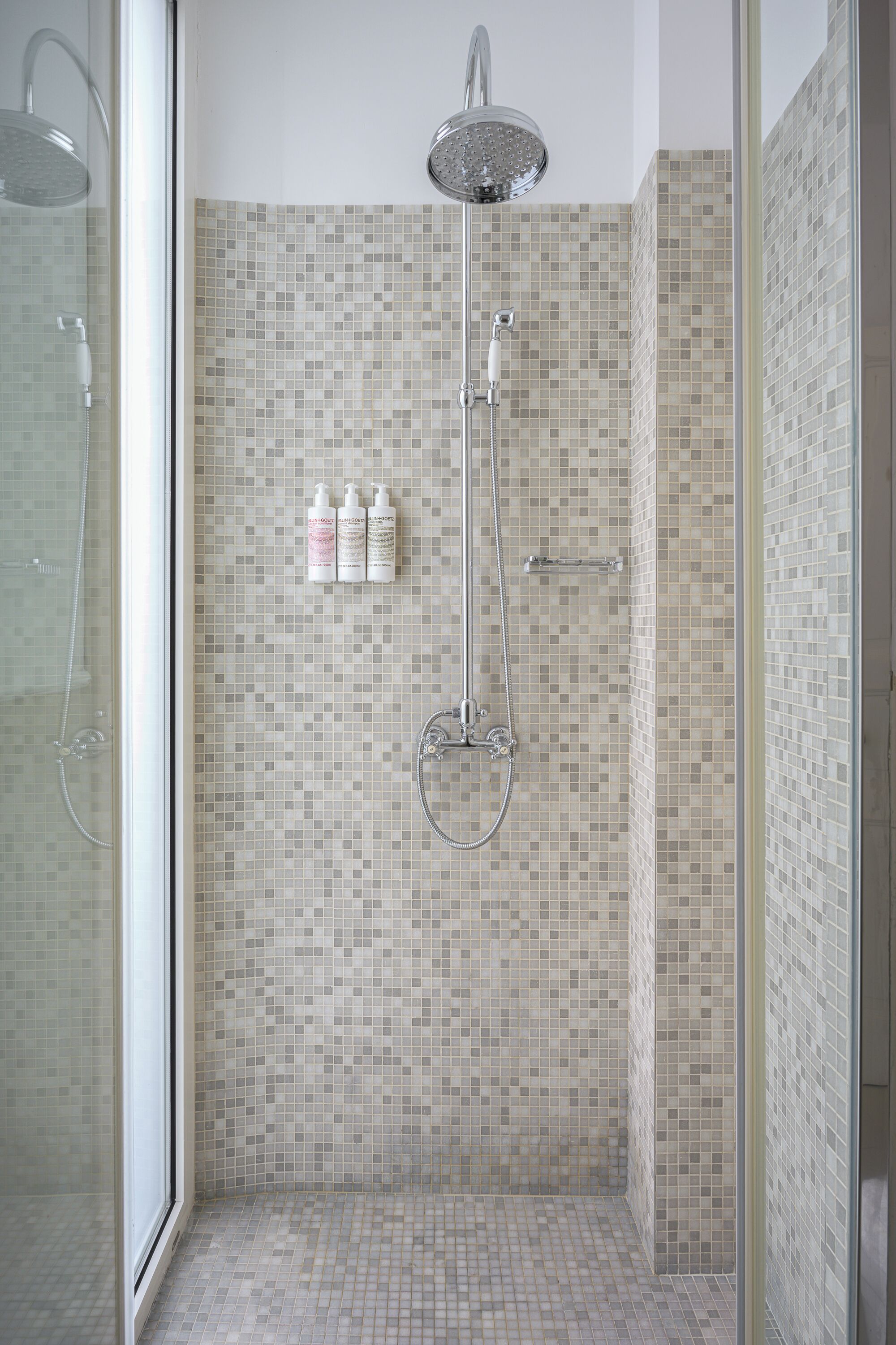 double room single use (single light room) | bathroom | shower, eco-friendly toiletries, slippers, towels