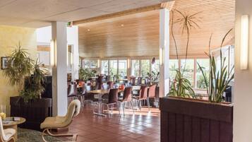 Free buffet breakfast