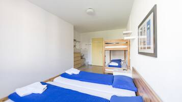 Phòng 4, nhiều giường, phòng tắm dùng chung | Két bảo mật tại phòng, truy cập Internet không dây miễn phí