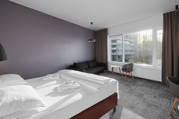 Hypo-allergenic bedding, minibar, in-room safe, desk