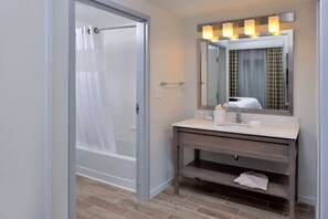 In-room safe, iron/ironing board, free cribs/infant beds, rollaway beds - Hampton Inn & Suites Shelby (Shelby)