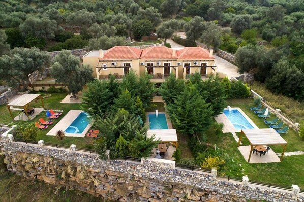 Exterior - Uphoria Villas (Mylopotamos)