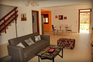 Villa, 3 Bedrooms, Private Pool | Living area