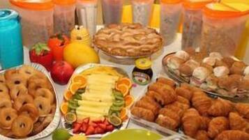 Free daily continental breakfast