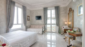 Deluxe Room, Sea View | Premium bedding, in-room safe, desk, soundproofing