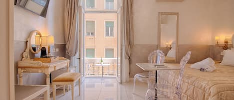 Phòng phong cách cổ điển | Bộ đồ giường cao cấp, két bảo mật tại phòng, bàn, phòng cách âm