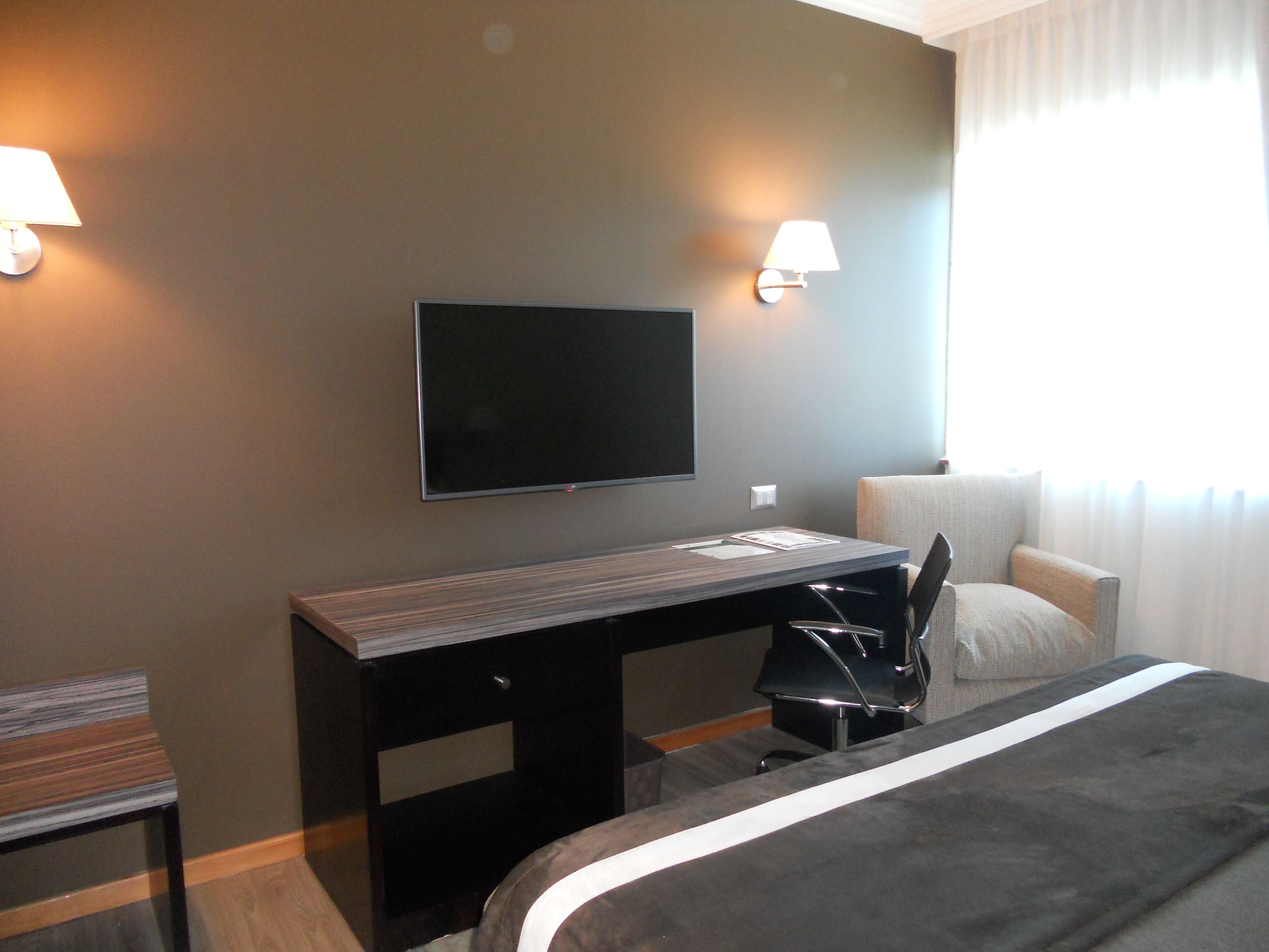 standard room | minibar, in-room safe, desk, soundproofing
