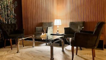 Couples treatment rooms, sauna, steam room, Turkish bath, aromatherapy