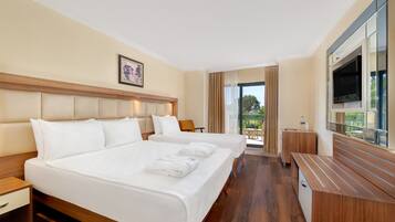 Premium bedding, free minibar, in-room safe, free WiFi