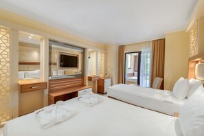 Premium bedding, free minibar, in-room safe, free WiFi - Oz Hotels İncekum Beach Resort (Alanya)