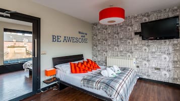 Superior Penthouse, 1 Double Bed, City View | In-room safe, blackout drapes, soundproofing, iron/ironing board