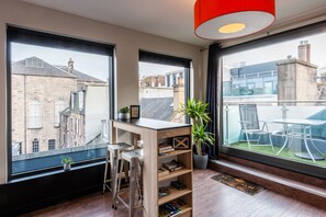 Loftsleilighet – superior, 1 dobbeltseng, byutsikt | Oppholdsområde