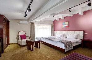 Superior Room | Living area | Flat-screen TV - Garni Hotel Fortuna (Belgrade)