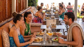 4 restaurants; breakfast, lunch, and dinner served