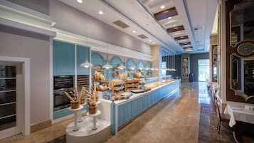 4 間餐廳,供應早餐、午餐和晚餐,土耳其料理
