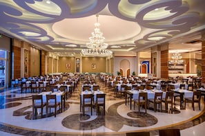 4 Restaurants; Frühstück, Mittagessen und Abendessen werden serviert