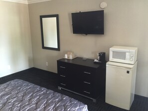 Room, 1 Queen Bed, Smoking | Iron/ironing board, free WiFi, bed sheets - Orange City Motel (Orange City)