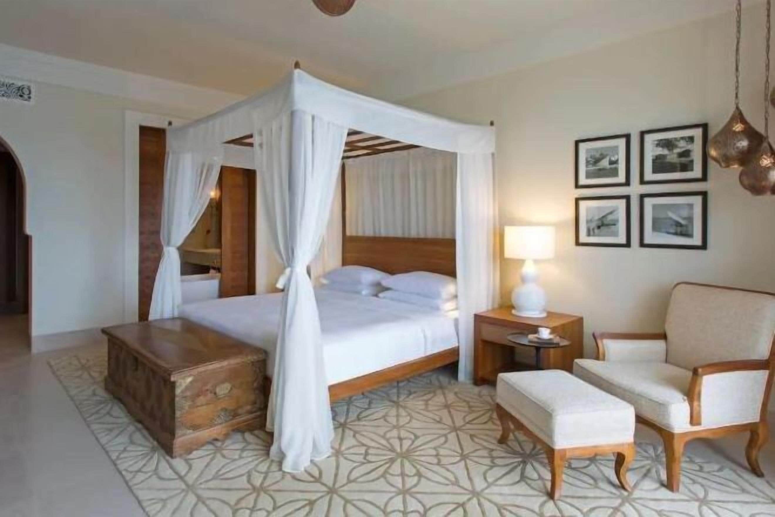 Egyptian cotton sheets, premium bedding, minibar, in-room safe