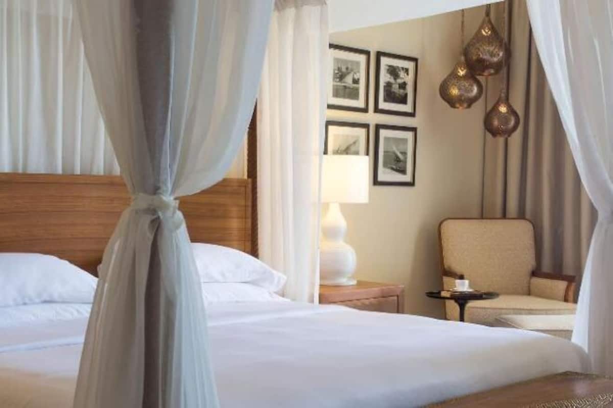 Egyptian cotton sheets, premium bedding, minibar, in-room safe