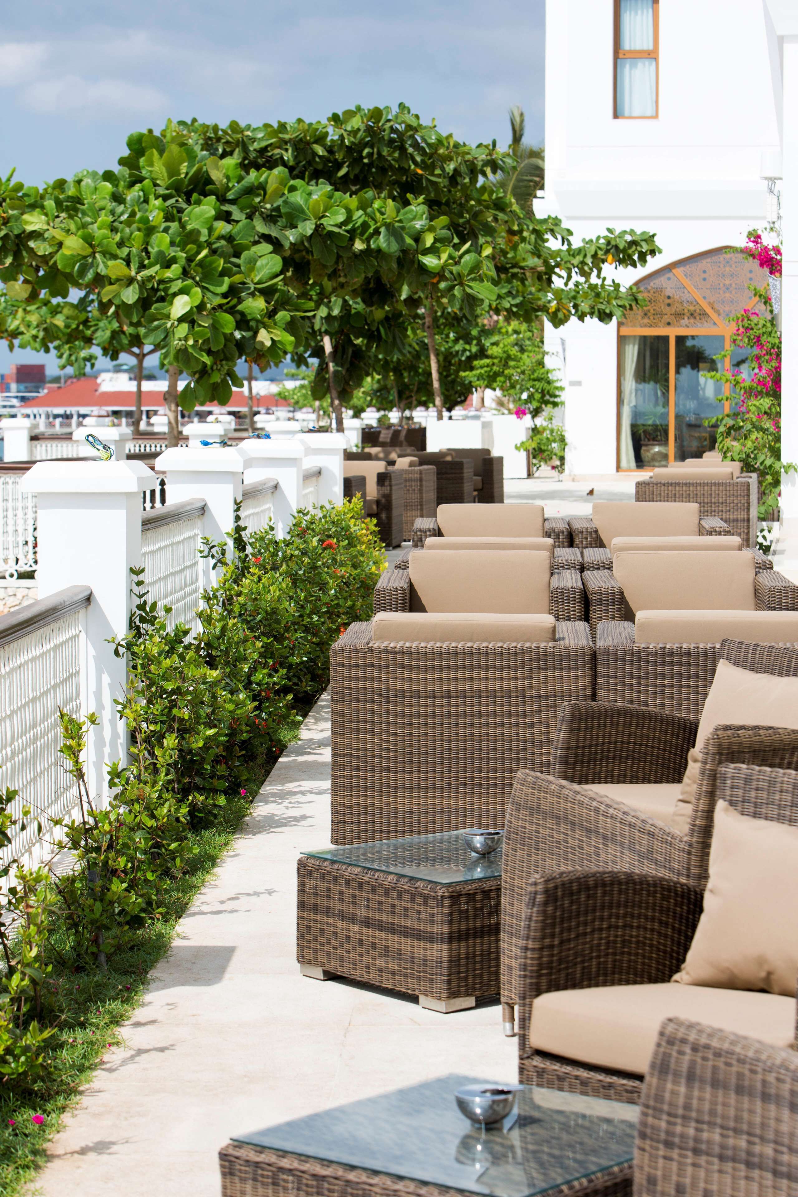 Petit déjeuner, déjeuner et dîner servis sur place, vue sur la mer