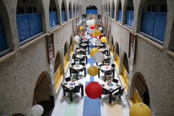 2 restaurants servant le petit déjeuner, spécialités Cuisine africaine