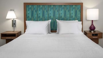 客房內保險箱、書桌、遮光布/窗簾、熨斗/熨衣板