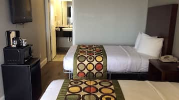 Quarto standard, 2 camas de casal, vista para o oceano | Ferros/tábuas de passar roupa, Wi-Fi de cortesia, roupa de cama