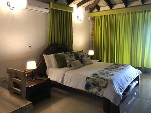 Suite Premium, 1 Tempat Tidur King, pemandangan lembah | Tirai kedap cahaya, Wi-Fi gratis, dan seprai linen