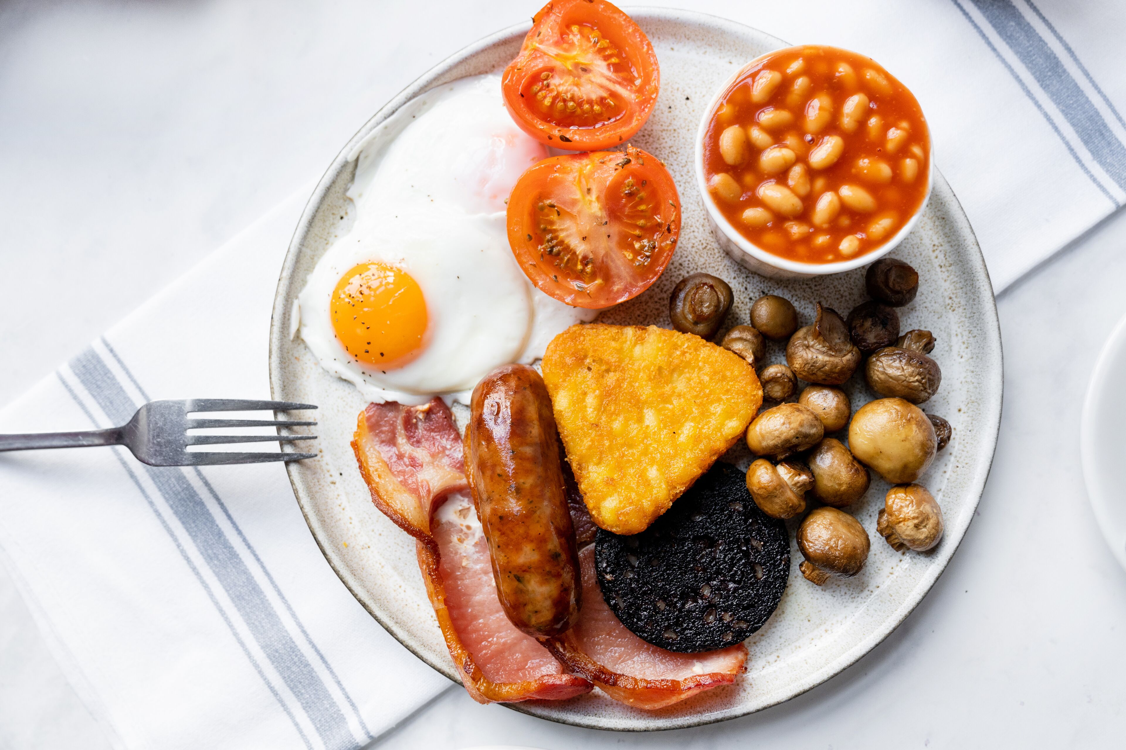breakfast, lunch, dinner served; british cuisine