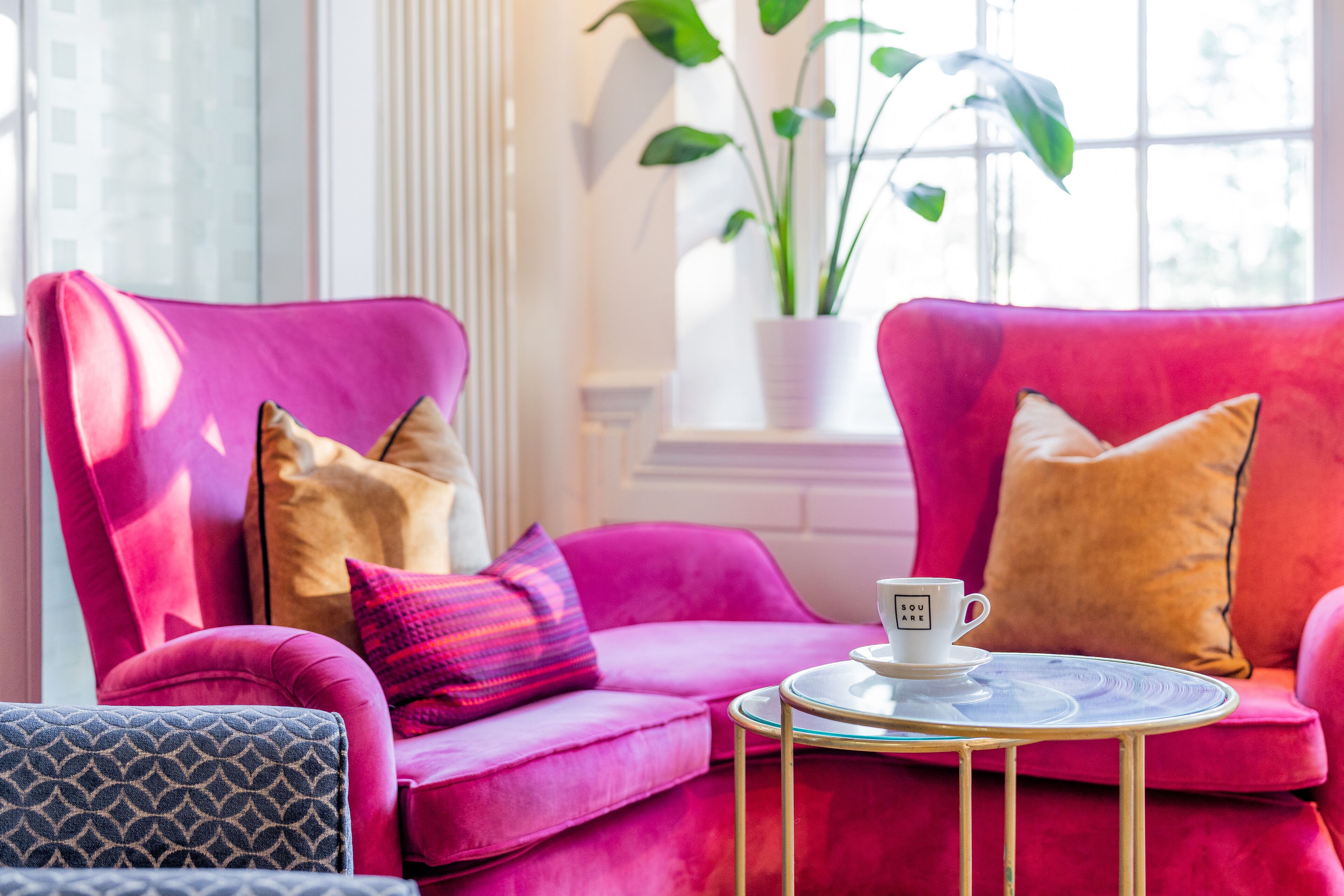 breakfast, lunch, dinner served; british cuisine