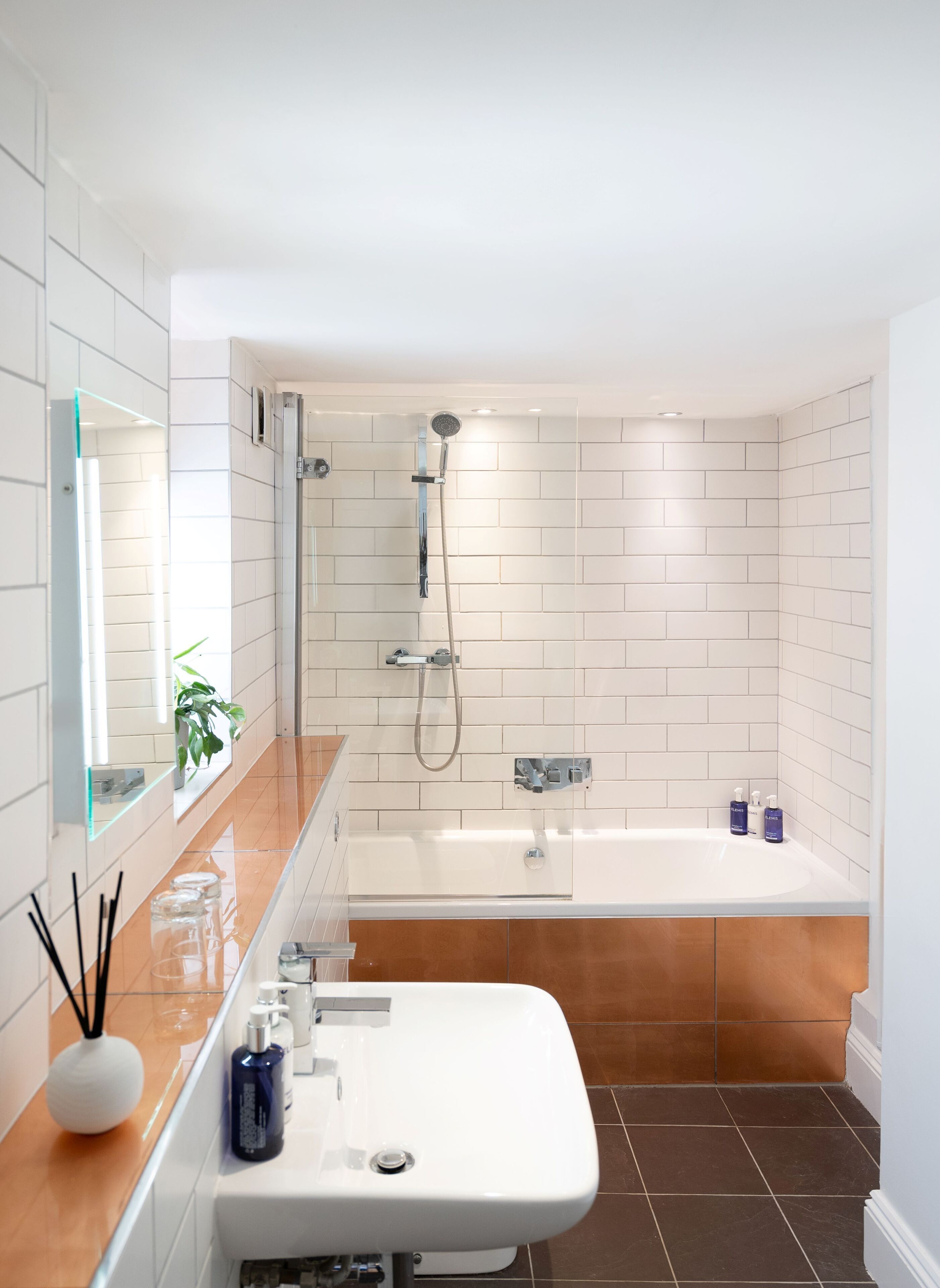 deluxe suite, 1 bedroom | bathroom | shower, rainfall showerhead, designer toiletries, hair dryer