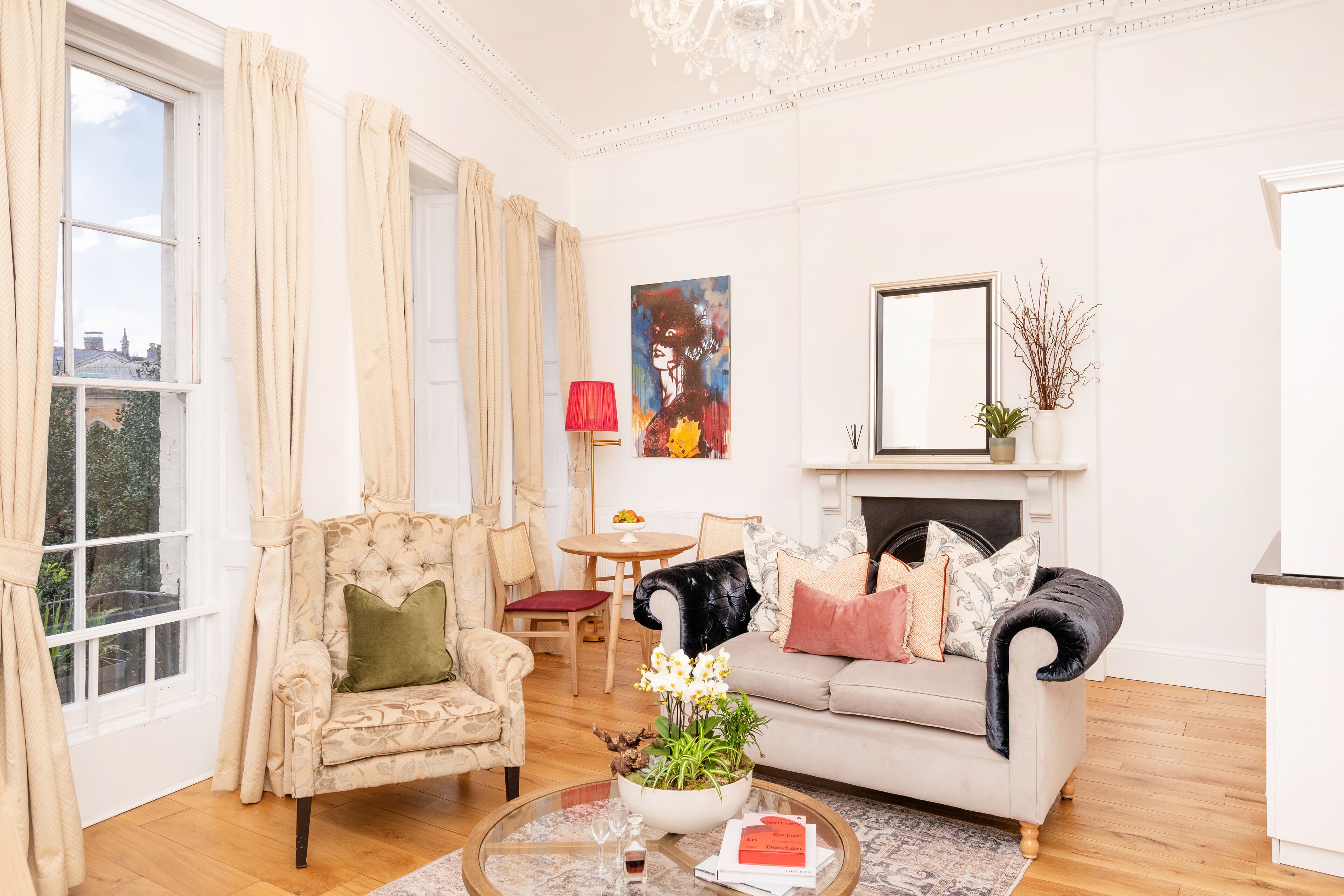 deluxe suite, 1 bedroom | living area | flat-screen tv