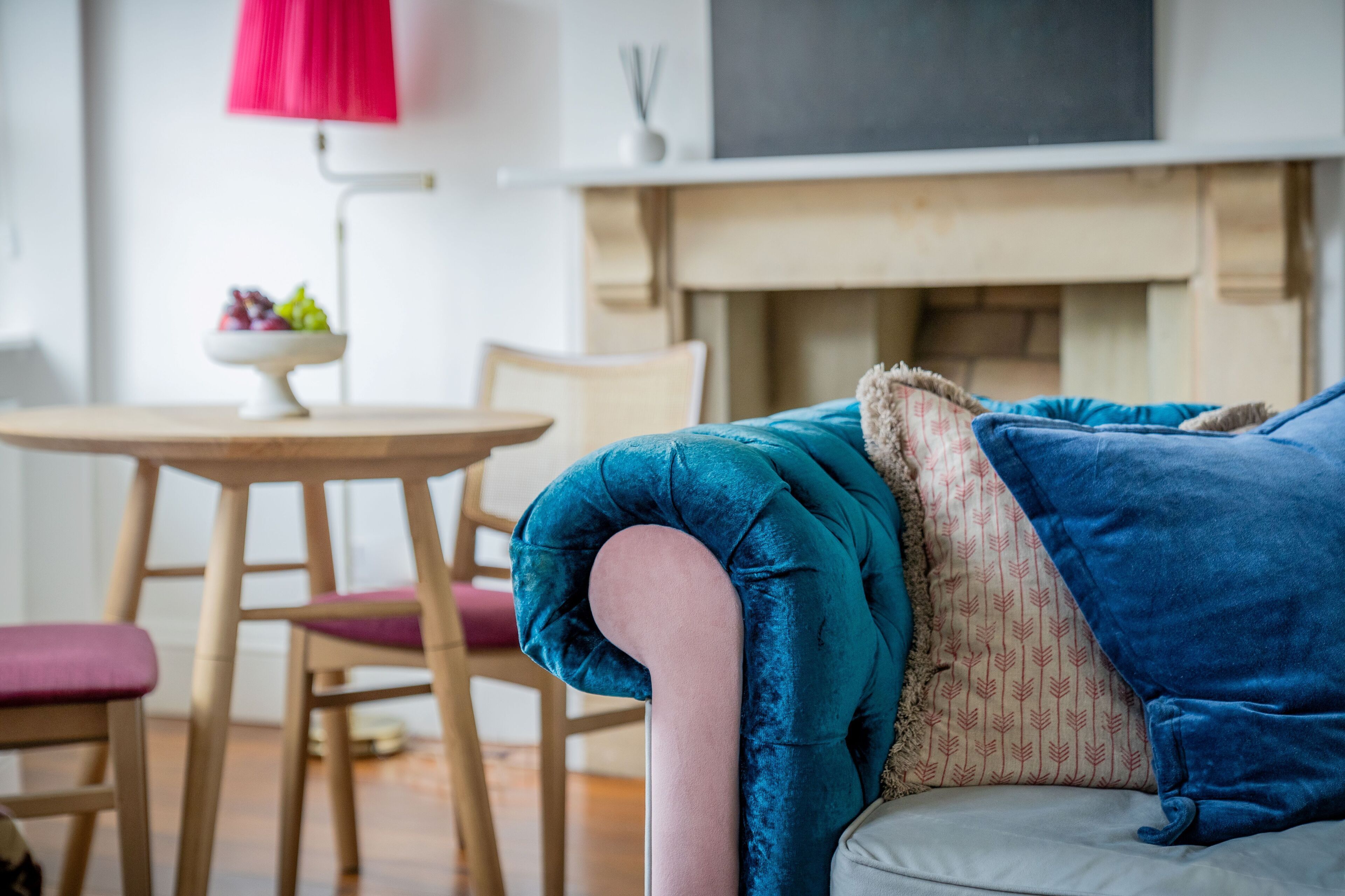 deluxe suite, 1 bedroom | living area | flat-screen tv