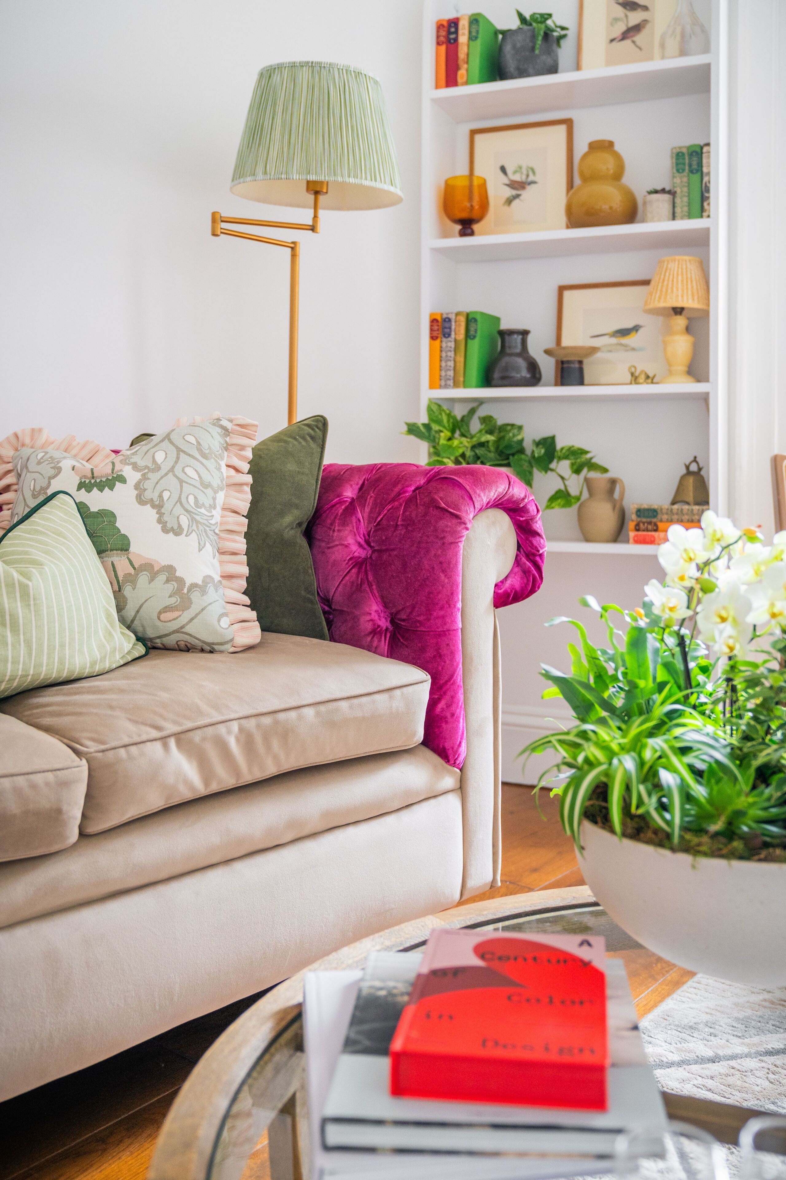 deluxe suite, 1 bedroom | living area | flat-screen tv