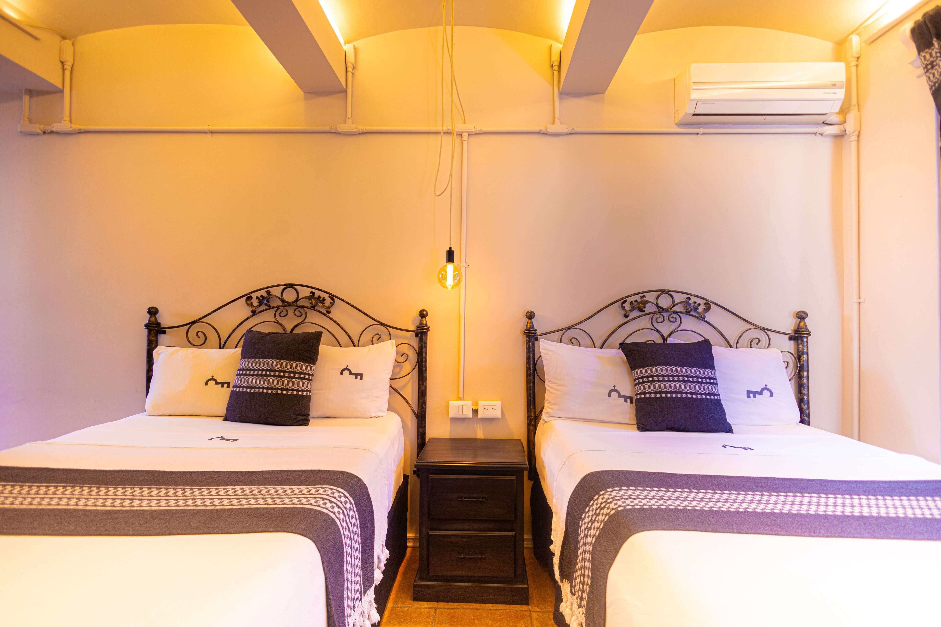 Fer et planche à repasser, Wi-Fi gratuit, draps fournis