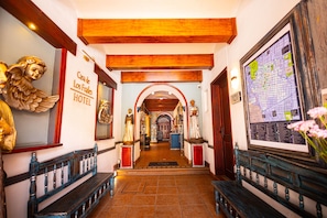 Flat-screen TV - Casa de los Frailes Hotel (Oaxaca)