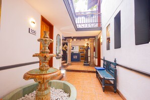 Flat-screen TV - Casa de los Frailes Hotel (Oaxaca)