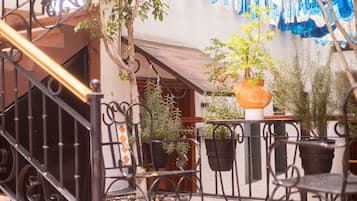 Una televisión de pantalla plana